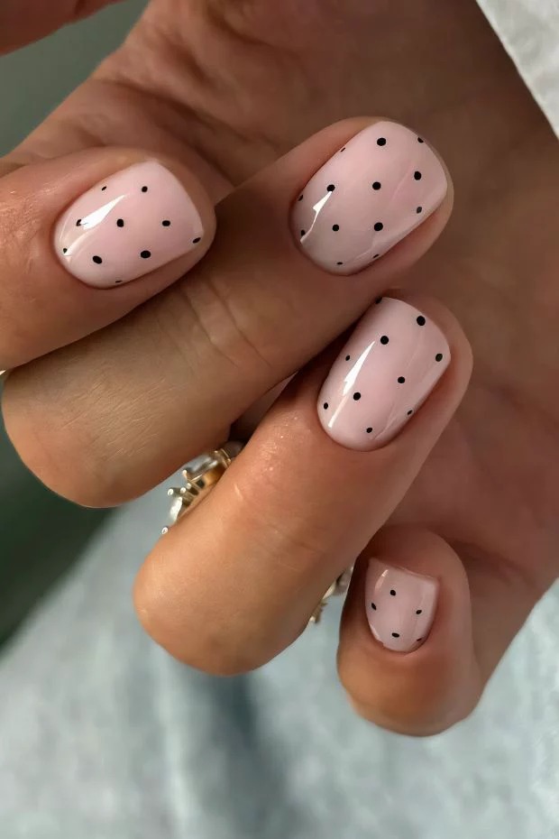 Acabado final de Polka Dots Nails